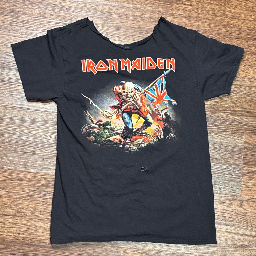 Iron Maiden The Trooper T-Shirt Mens L Black Distressed Cut Neck Band Tee